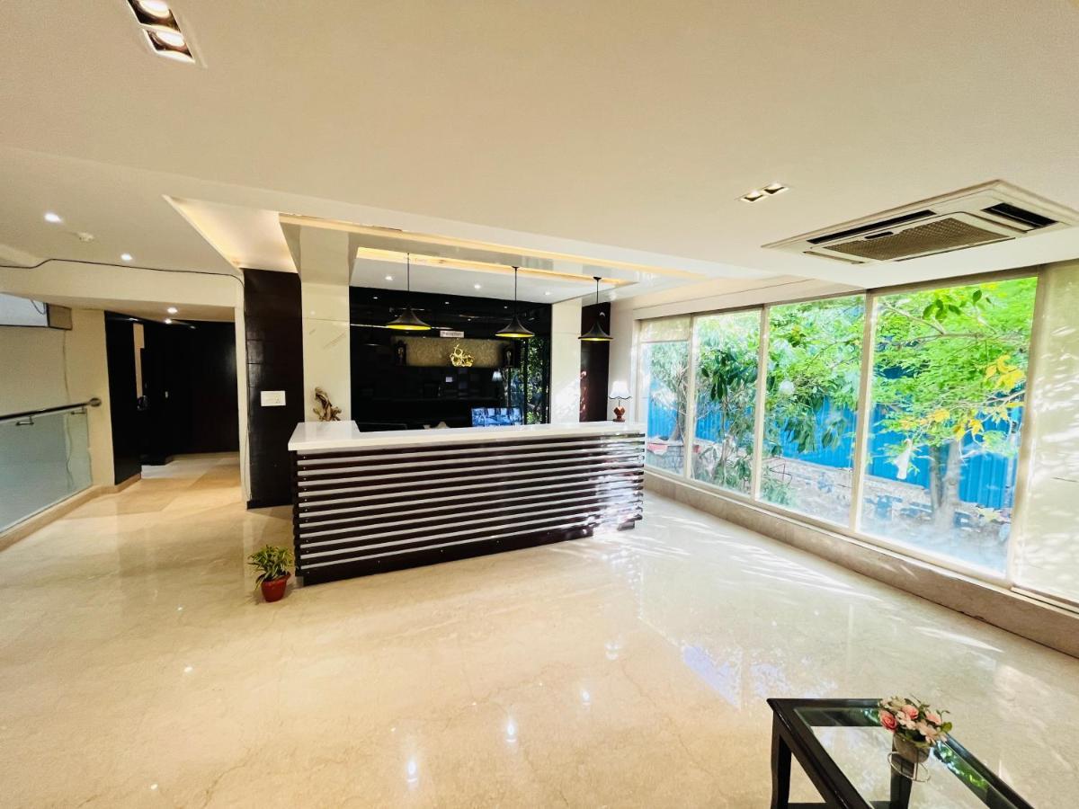 Hotel Aura Ip Grand Karkardooma Metro Station New Delhi Couple Friendly Екстериор снимка