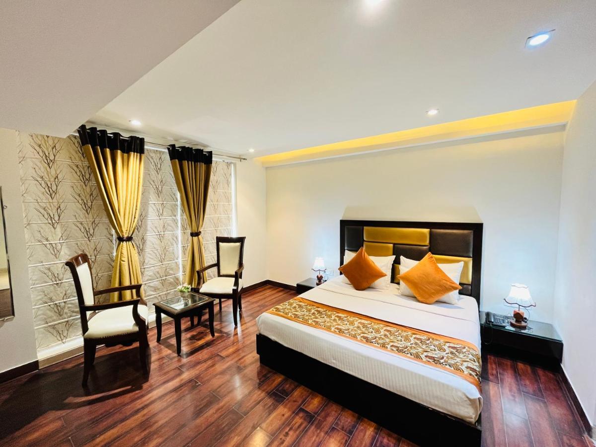 Hotel Aura Ip Grand Karkardooma Metro Station New Delhi Couple Friendly Екстериор снимка