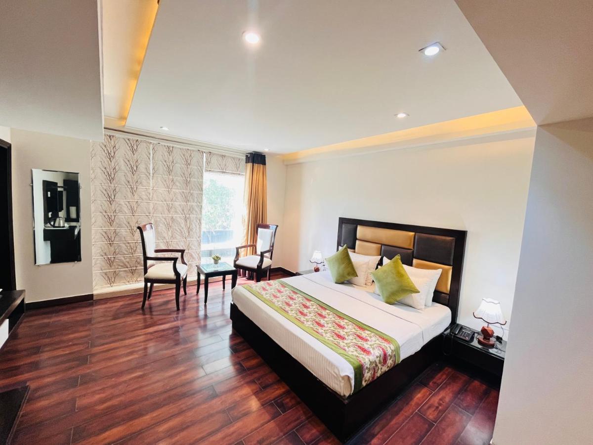 Hotel Aura Ip Grand Karkardooma Metro Station New Delhi Couple Friendly Екстериор снимка