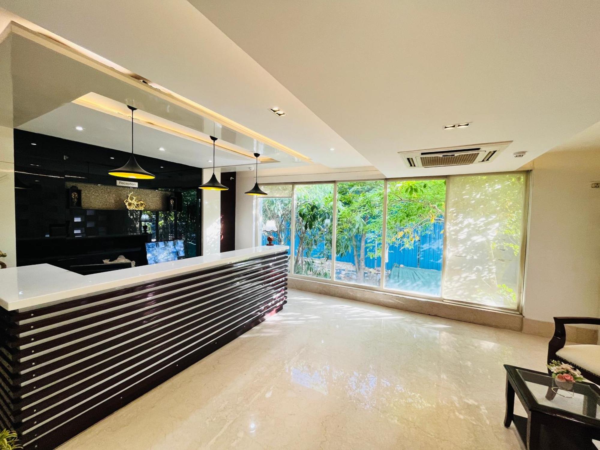 Hotel Aura Ip Grand Karkardooma Metro Station New Delhi Couple Friendly Екстериор снимка