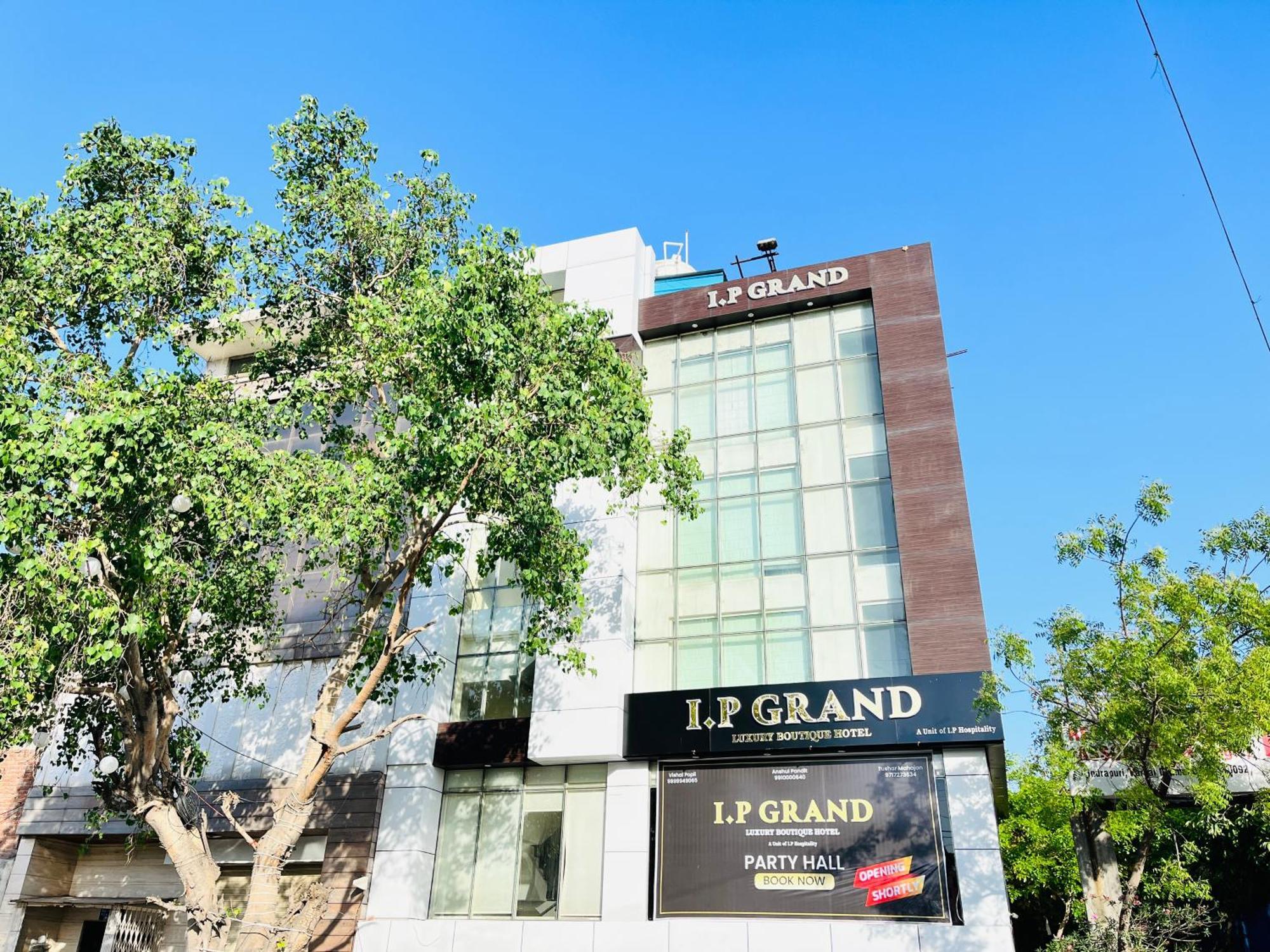 Hotel Aura Ip Grand Karkardooma Metro Station New Delhi Couple Friendly Екстериор снимка