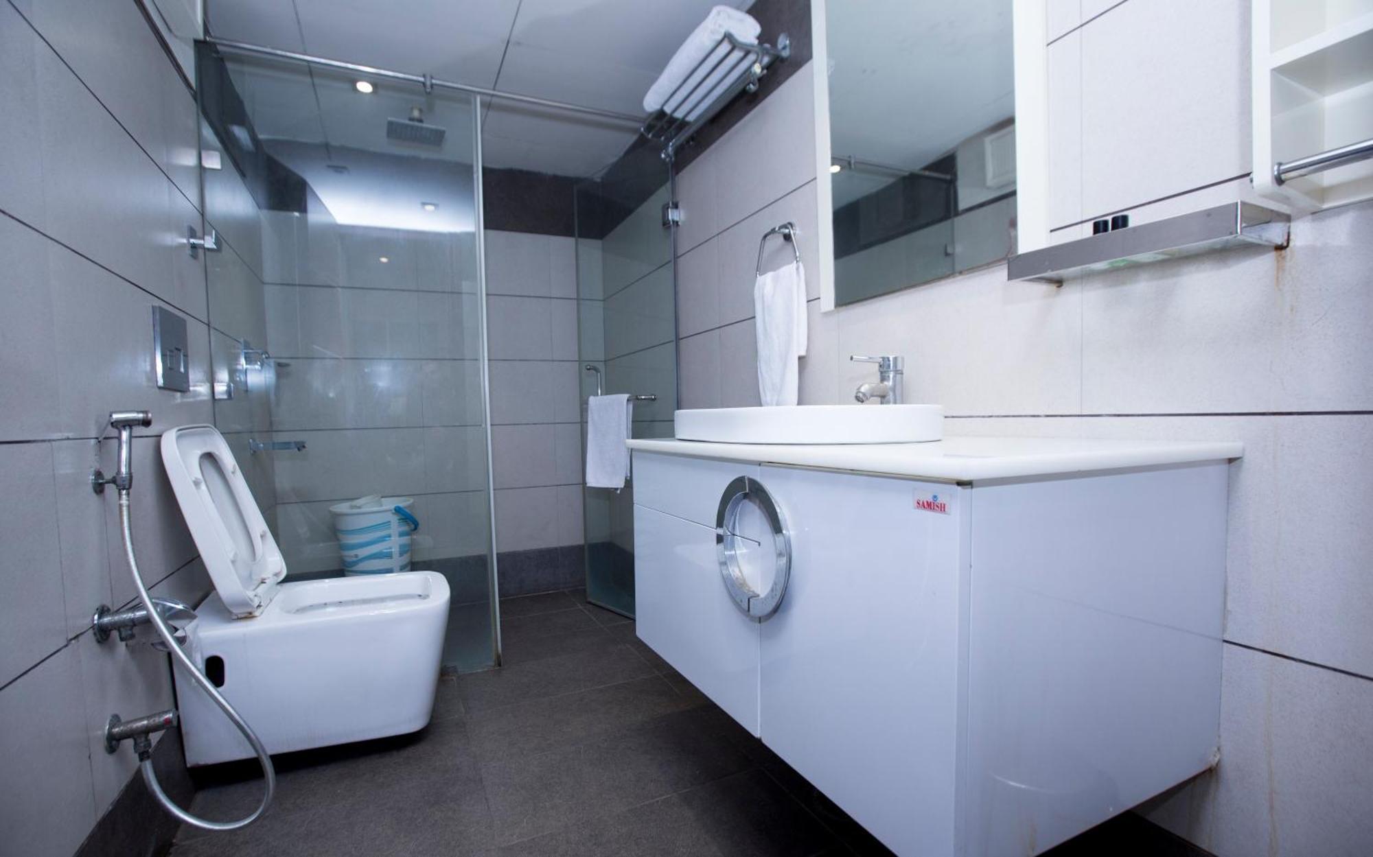 Hotel Aura Ip Grand Karkardooma Metro Station New Delhi Couple Friendly Екстериор снимка