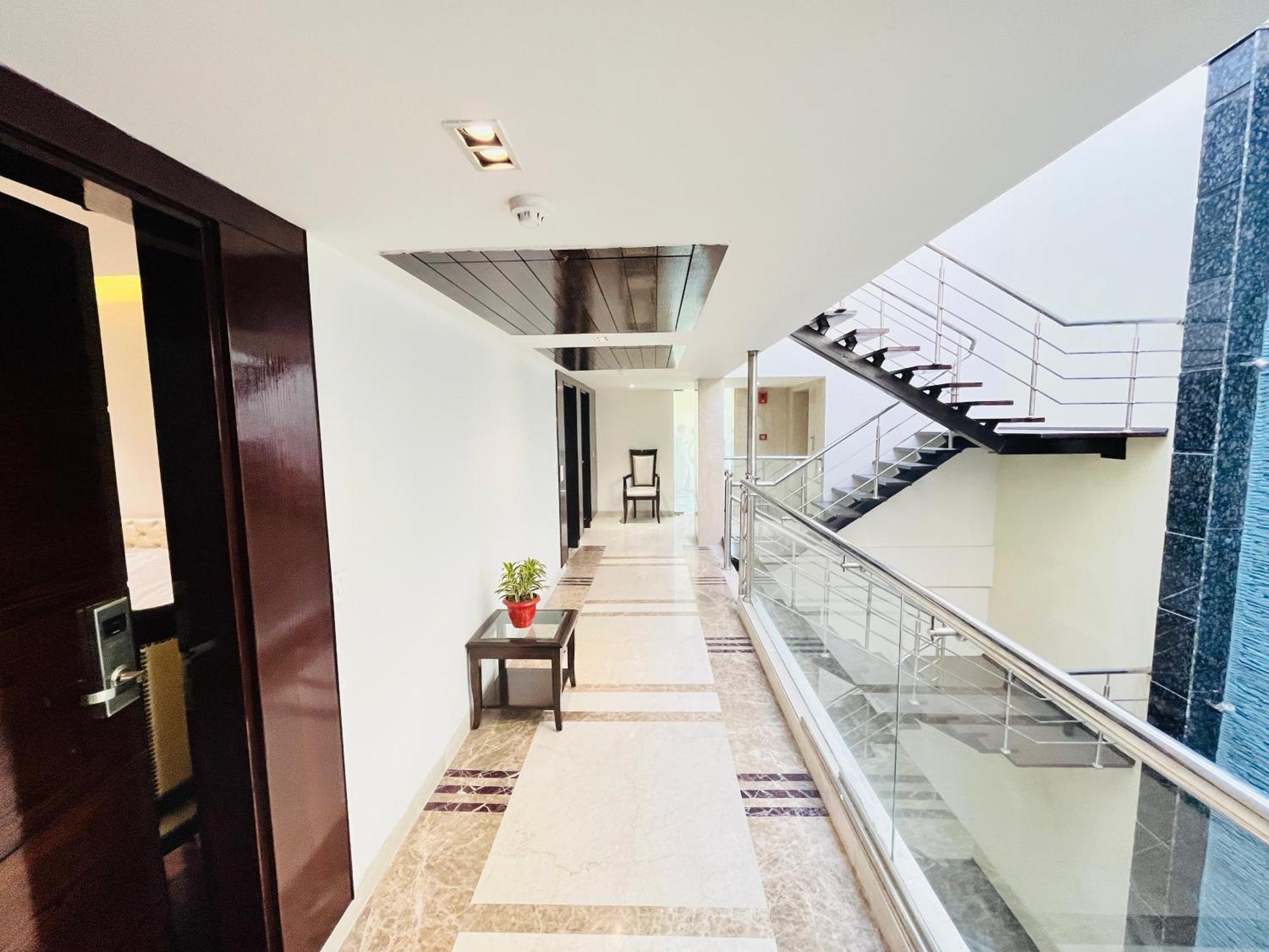 Hotel Aura Ip Grand Karkardooma Metro Station New Delhi Couple Friendly Екстериор снимка