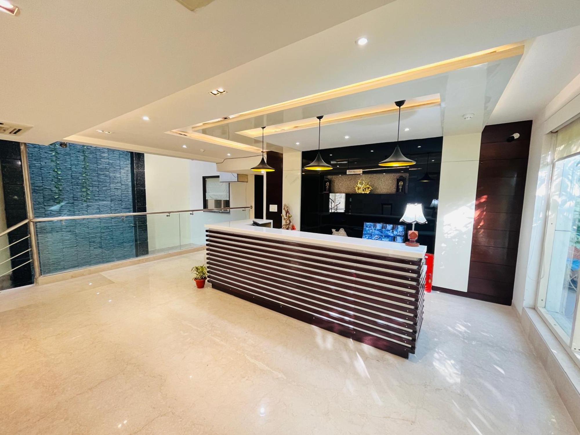 Hotel Aura Ip Grand Karkardooma Metro Station New Delhi Couple Friendly Екстериор снимка