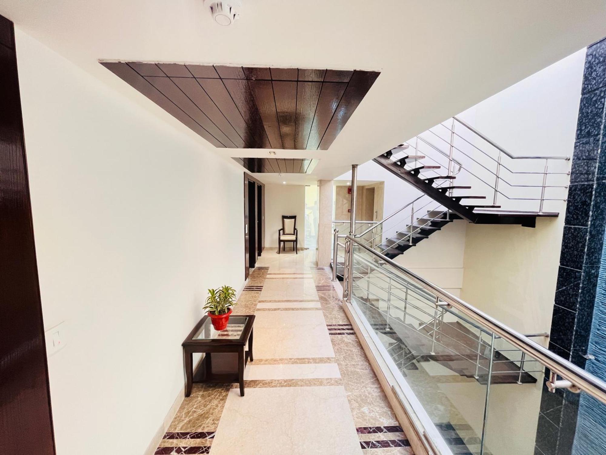 Hotel Aura Ip Grand Karkardooma Metro Station New Delhi Couple Friendly Екстериор снимка
