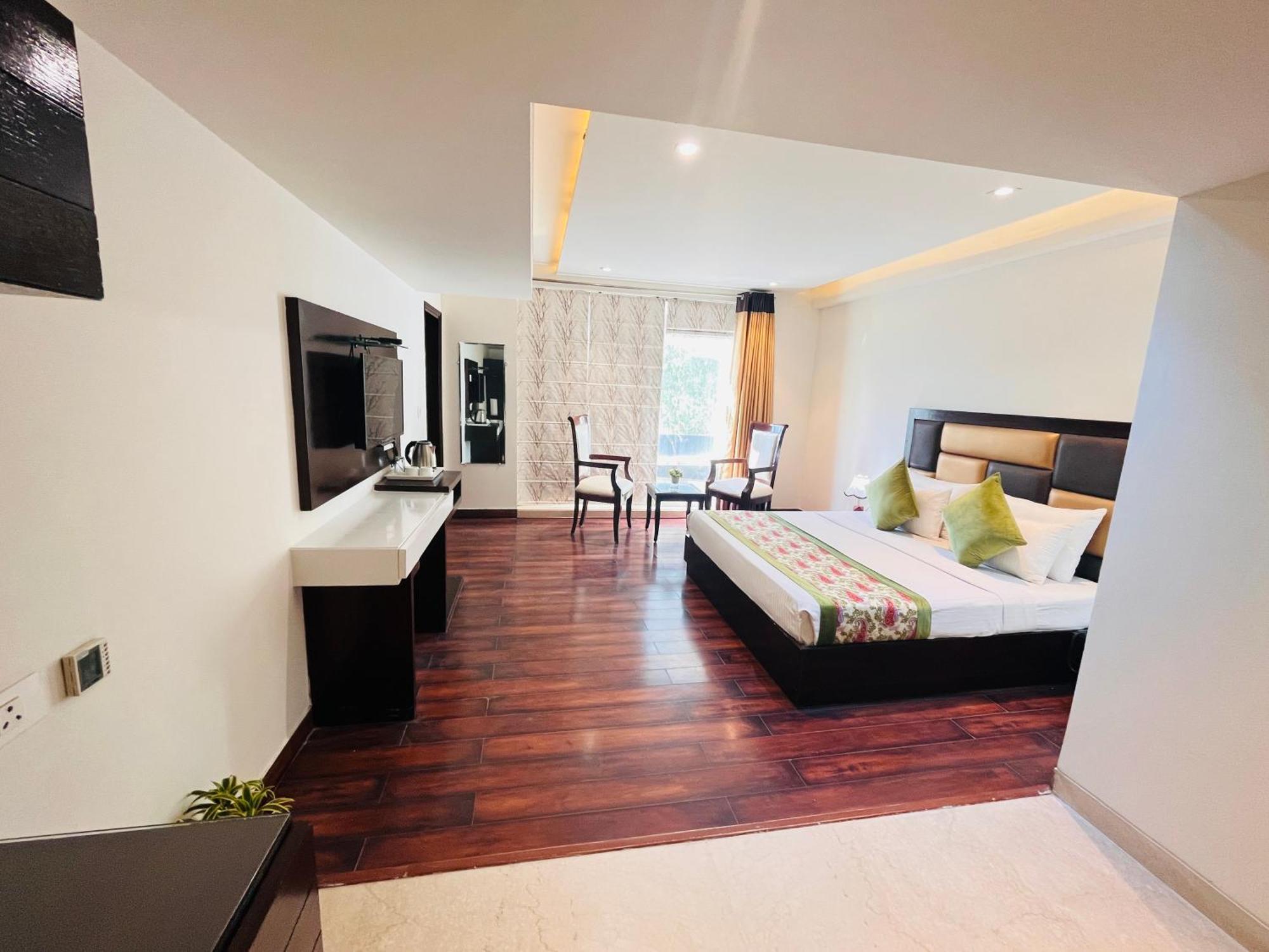 Hotel Aura Ip Grand Karkardooma Metro Station New Delhi Couple Friendly Екстериор снимка