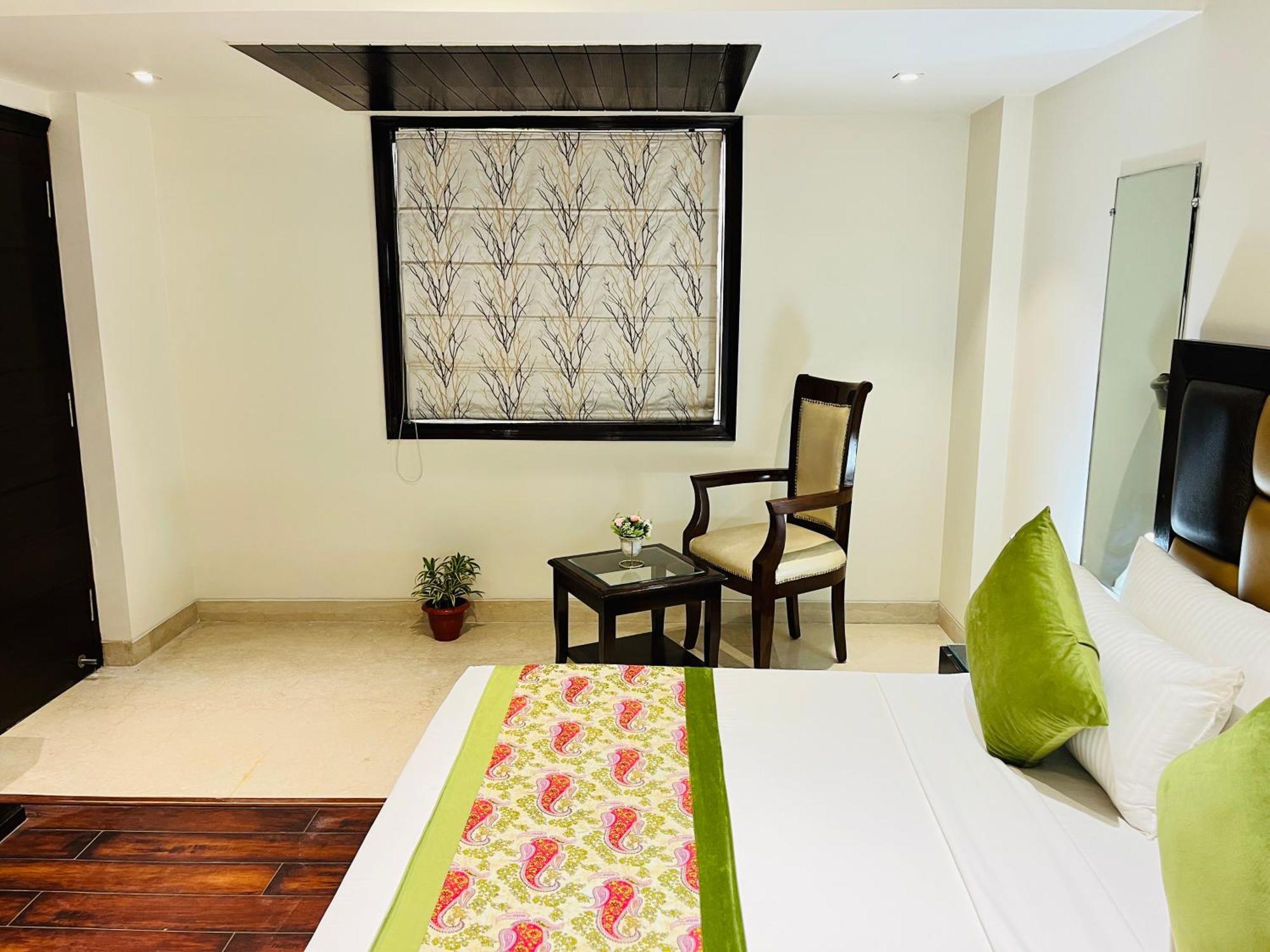 Hotel Aura Ip Grand Karkardooma Metro Station New Delhi Couple Friendly Екстериор снимка