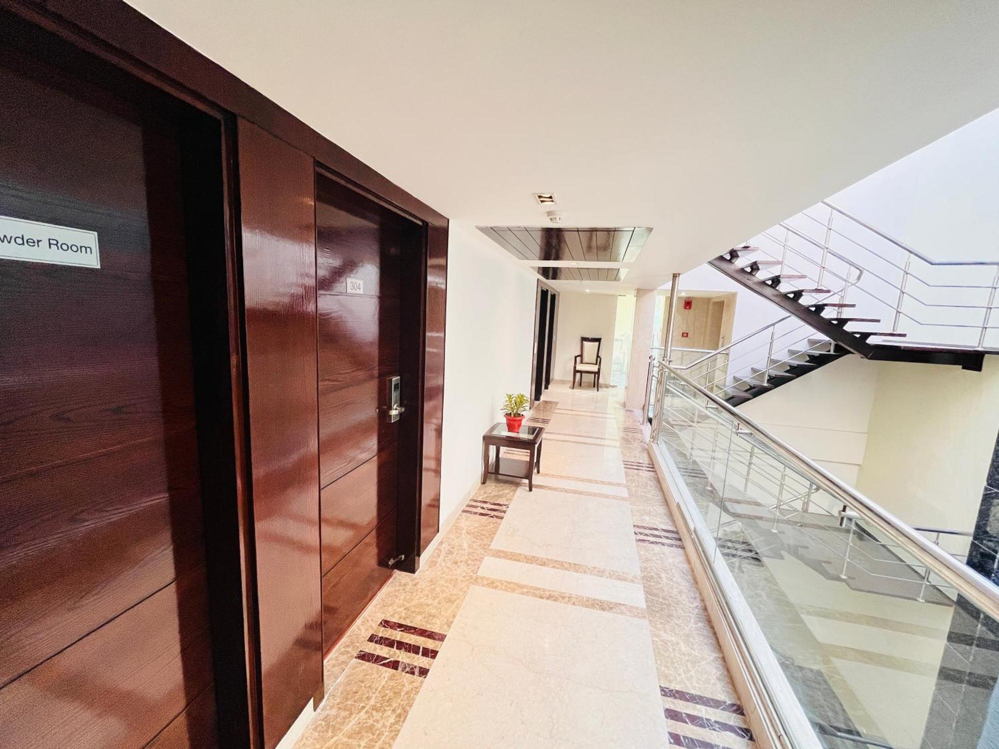 Hotel Aura Ip Grand Karkardooma Metro Station New Delhi Couple Friendly Екстериор снимка